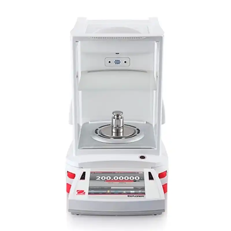 Balanza de precisión OHAUS Explorer con platillo de acero inoxidable y pantalla táctil.