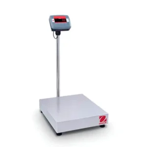 Báscula de plataforma Ohaus con columna e indicador digital, ideal para pesaje industrial