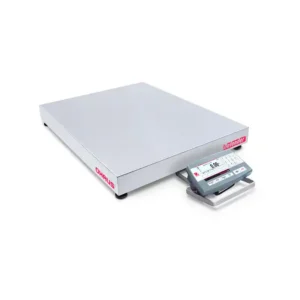 Báscula Ohaus Defender™5000 con plataforma de acero inoxidable y pantalla digital, ideal para aplicaciones industriales.