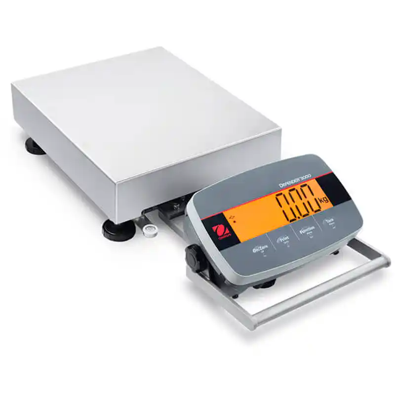 Báscula Ohaus Defender™5000 con pantalla LED digital retroiluminada, ideal para aplicaciones de pesaje industrial de alta precisión.